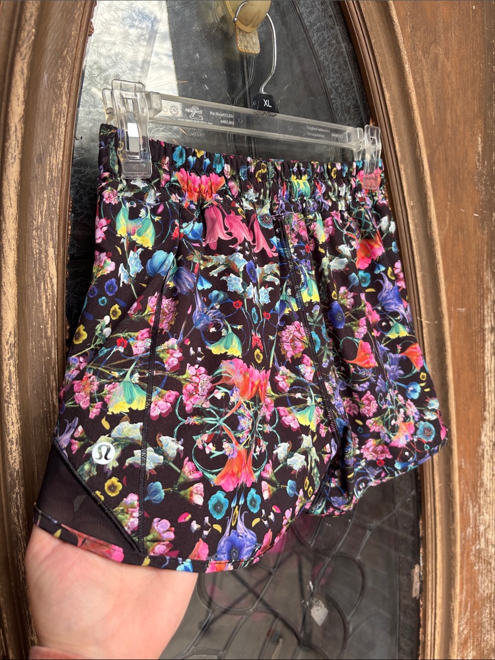 Lululemon hotty hot flowerscope athletic shorts! 6 - Picture 3 of 6